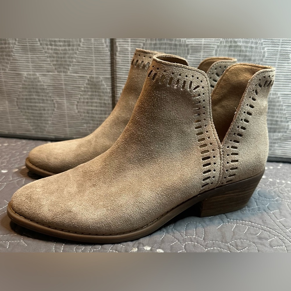 Lucky Brand Women’s Taupe Francee Suede Leather Booties Size 7.5